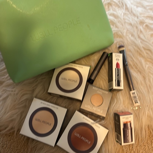 well people Other - NIB well people bundle 9 pieces incl makeup bag $150++ amazing deal